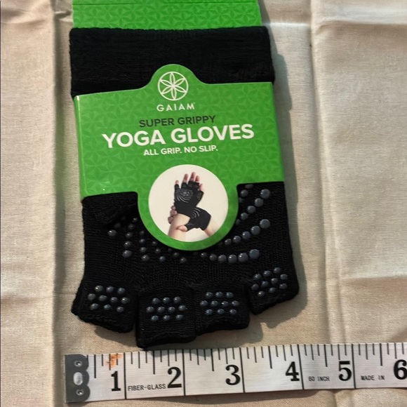 Nike Under Armor Gaiam Body Glove Athletic Set - Picture 11 of 11